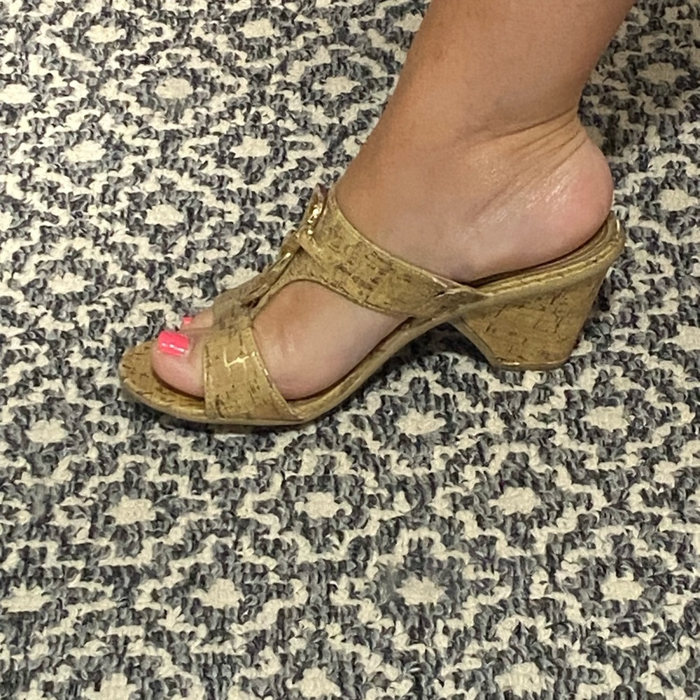 Women’s comfy sandals